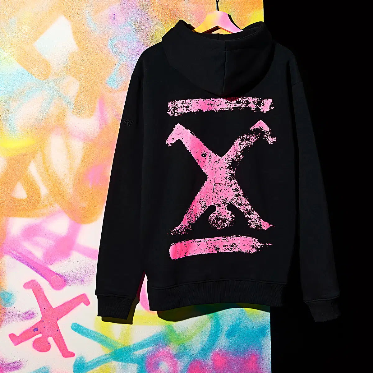 Hoodie Schwarz Unisex mit Backprint Pink