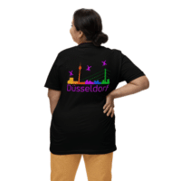 t-shirt-schwarz-csd-ddorf-skyline-purple-model